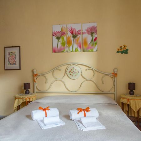 Antica Casa Dei Rassicurati Bed & Breakfast Montecarlo Exterior photo