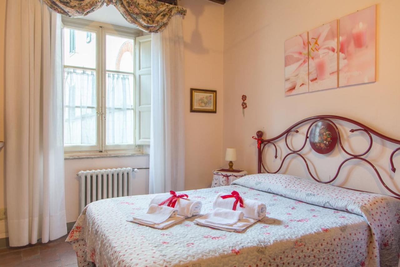 Antica Casa Dei Rassicurati Bed & Breakfast Montecarlo Exterior photo