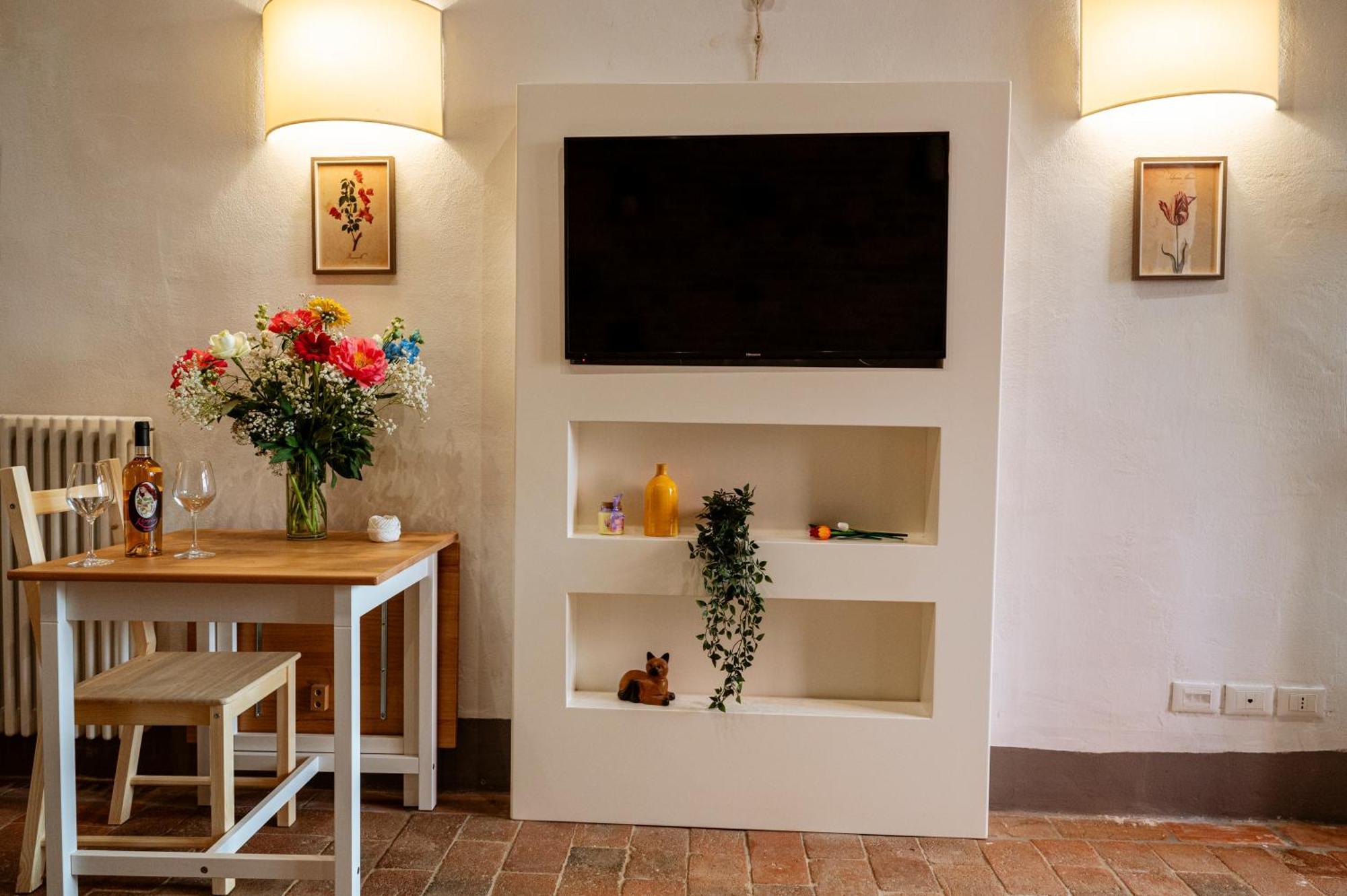 Antica Casa Dei Rassicurati Bed & Breakfast Montecarlo Exterior photo