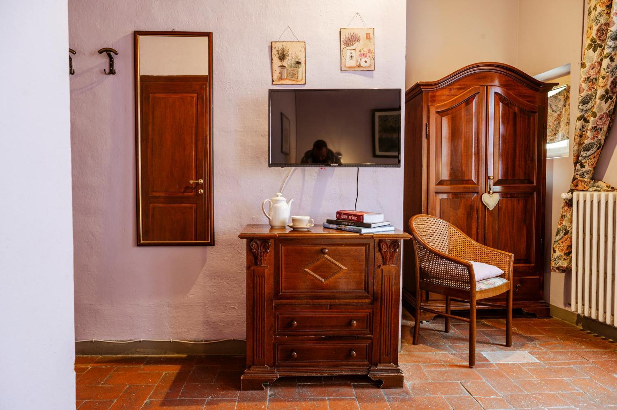 Antica Casa Dei Rassicurati Bed & Breakfast Montecarlo Exterior photo