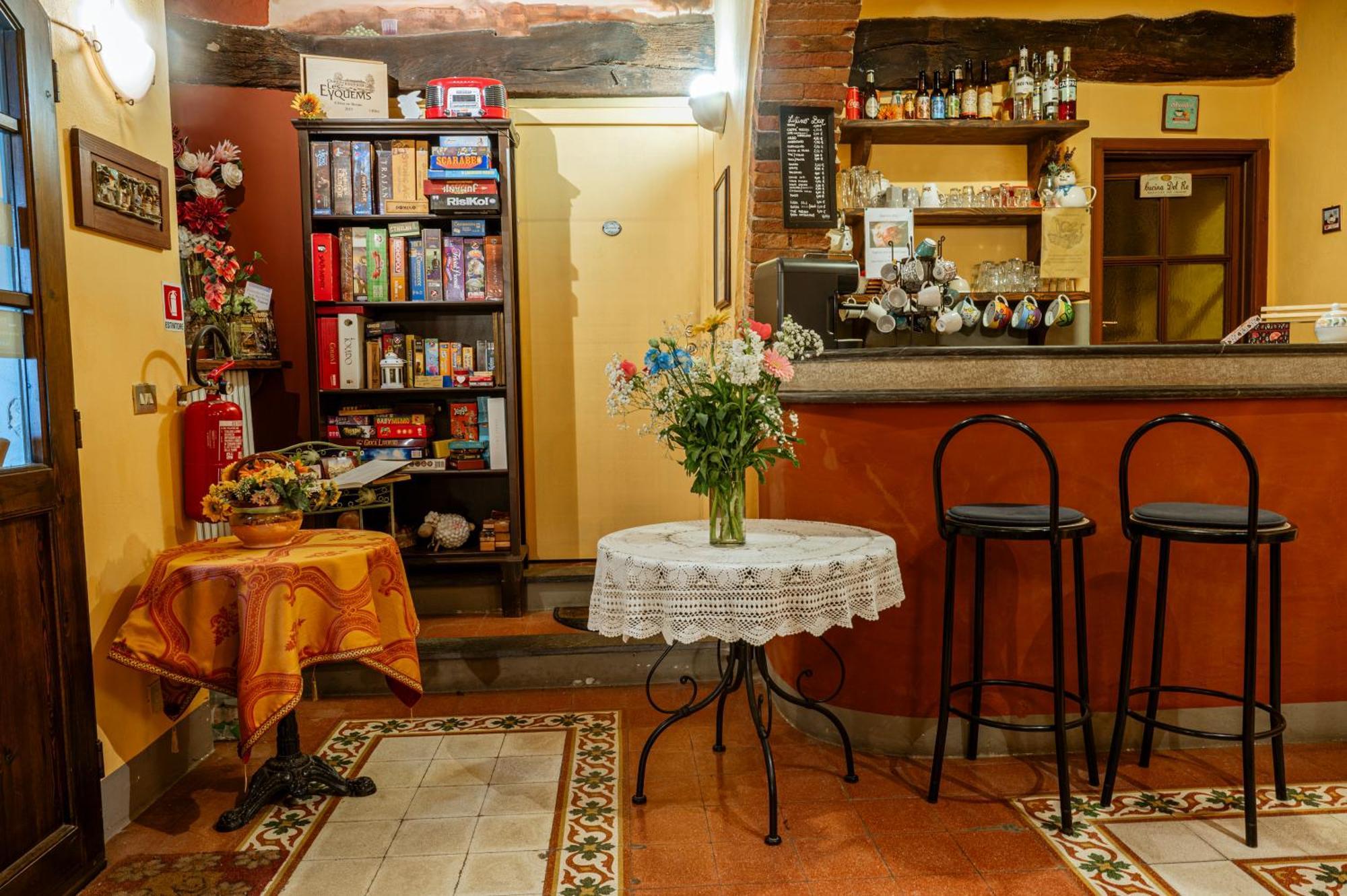 Antica Casa Dei Rassicurati Bed & Breakfast Montecarlo Exterior photo