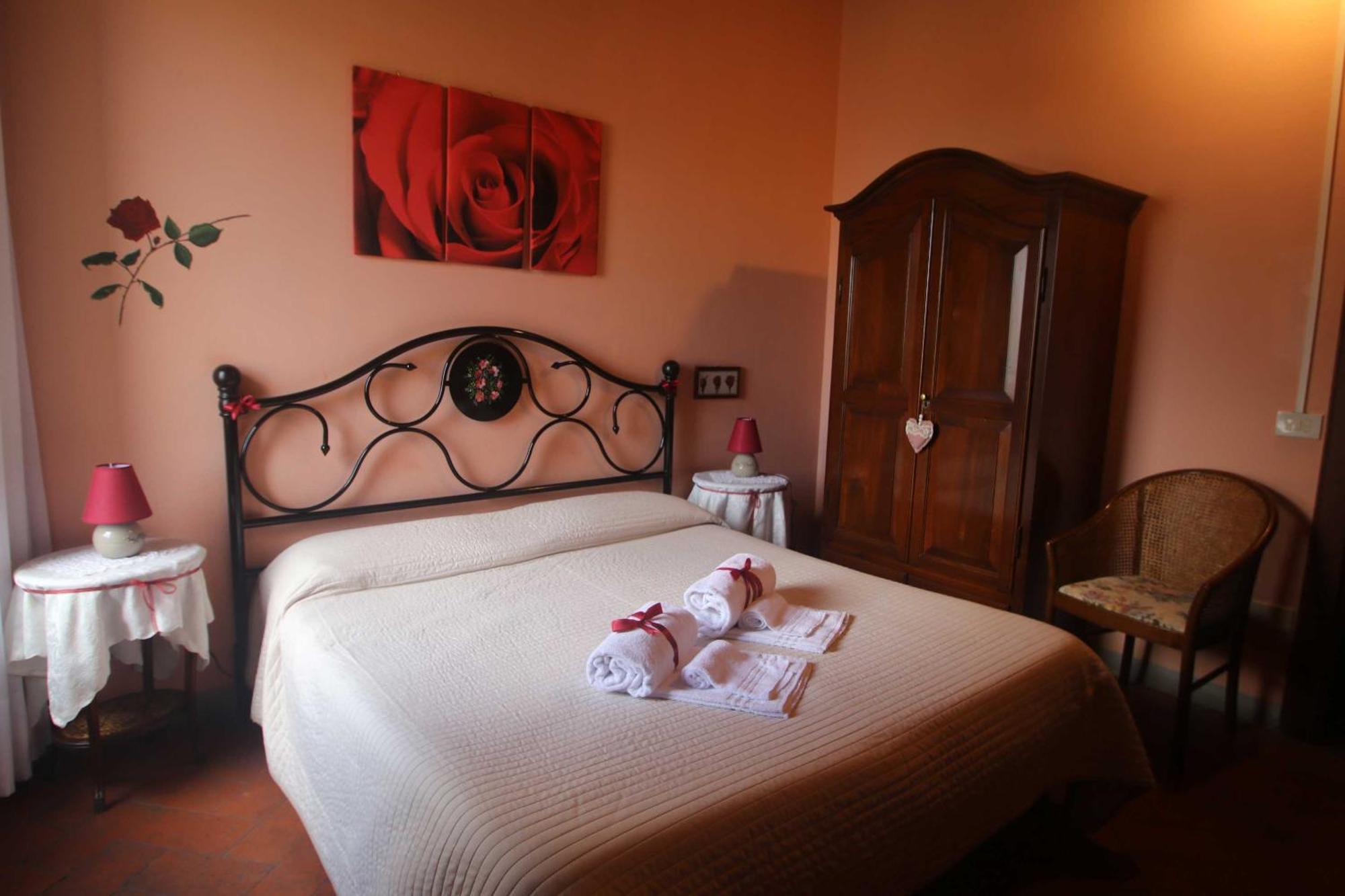 Antica Casa Dei Rassicurati Bed & Breakfast Montecarlo Exterior photo