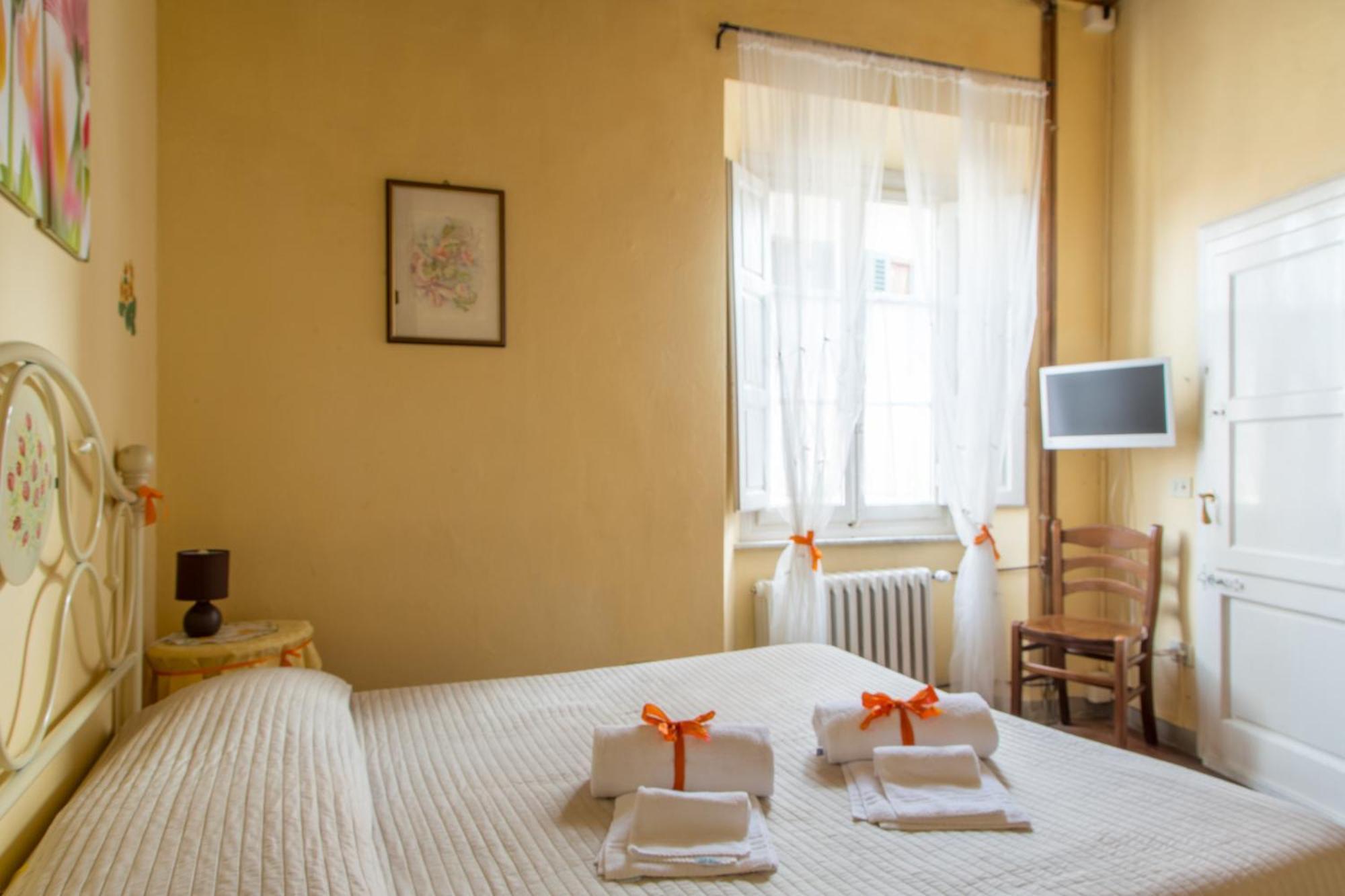 Antica Casa Dei Rassicurati Bed & Breakfast Montecarlo Exterior photo