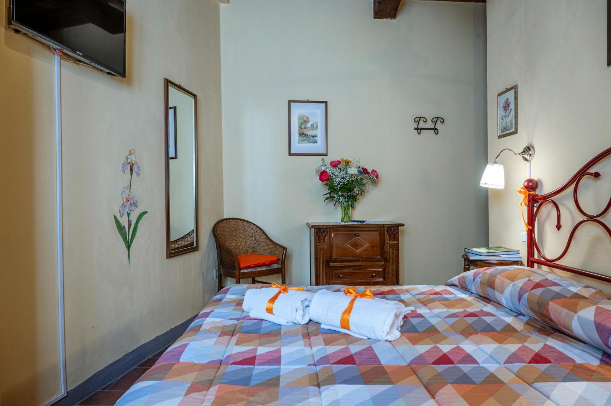 Antica Casa Dei Rassicurati Bed & Breakfast Montecarlo Exterior photo