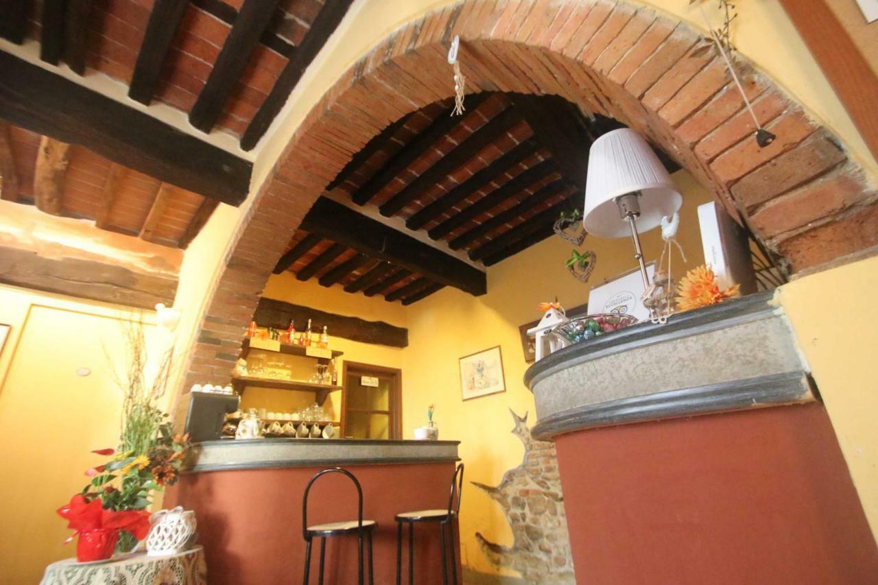 Antica Casa Dei Rassicurati Bed & Breakfast Montecarlo Exterior photo