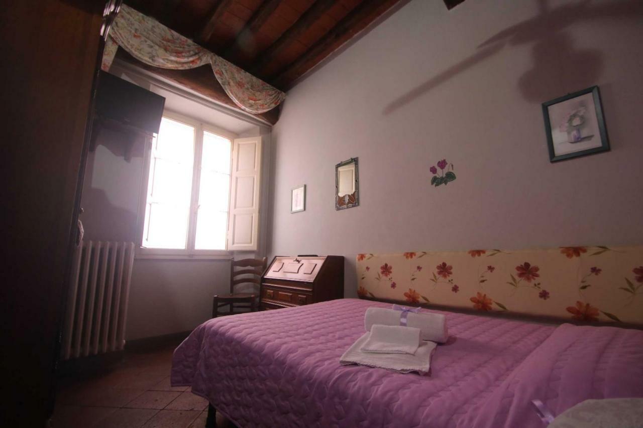 Antica Casa Dei Rassicurati Bed & Breakfast Montecarlo Exterior photo